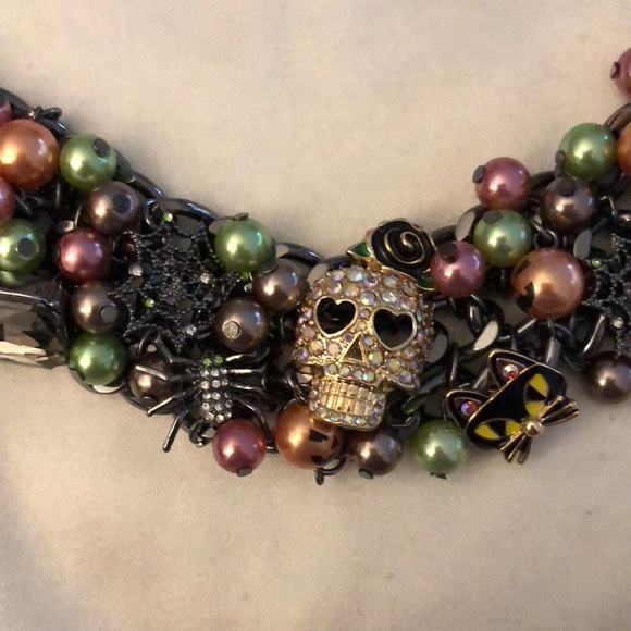Betsey Johnson Gun Metal Tone Curb Link Bib Necklace Halloween Charms NWT - Picture 8 of 16